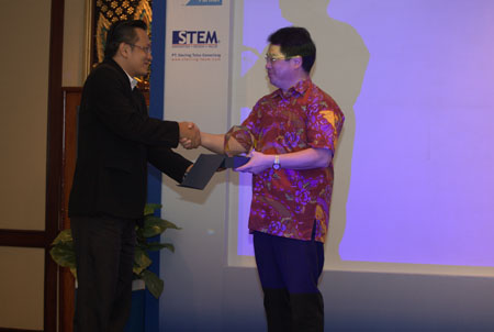 appreciation from stem to yongky susilo at stem customer gathering 2013